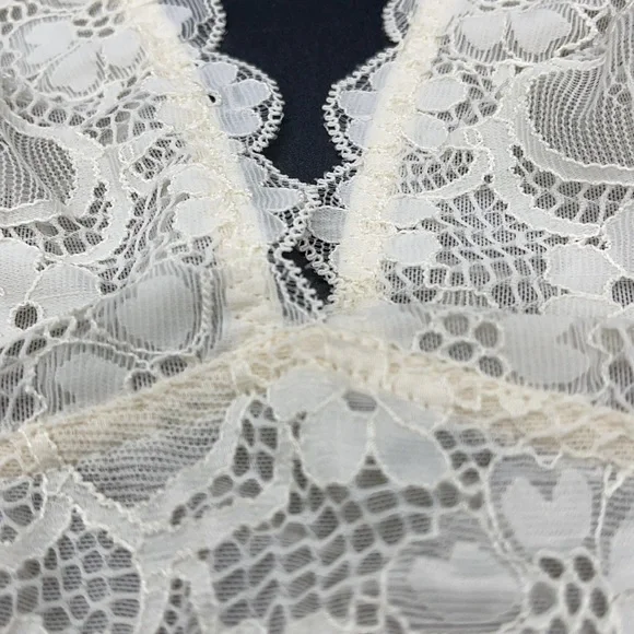 Free People Intimitely Bralette Sz Med NWT Beautiful Lacey - Picture 11 of 11